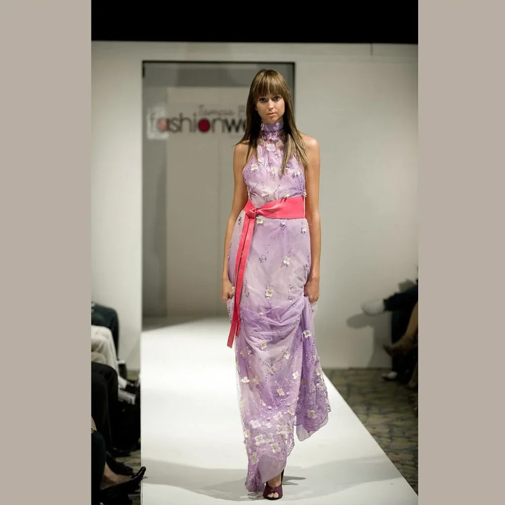 FLOOR-LENGTH LAVENDER EVENING GOWN - Picture 9 of 11